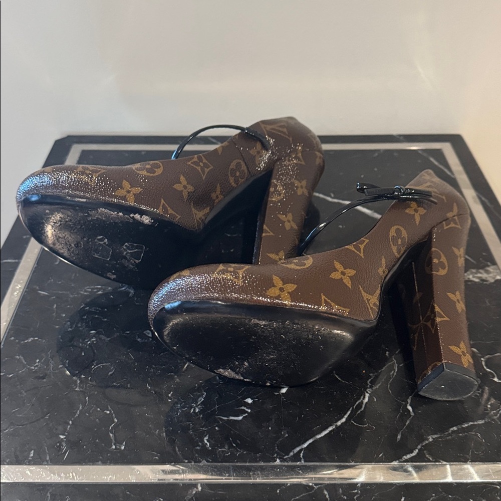 Louis Vuitton FETISH RARE runway mary Jane bow heels 39.5 EUC - Picture 7 of 9